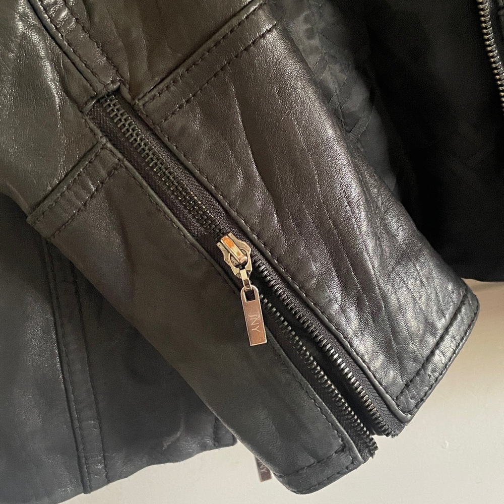 100% Leather Jacket - Picture 6 of 10